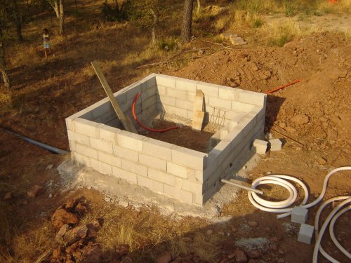 Construction d un local technique dans une piscine privée dans le